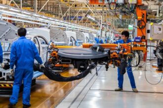 China Factory Activity Slows in October, Misses Expectations