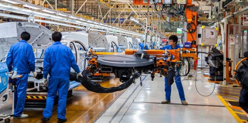 China Factory Activity Slows in October, Misses Expectations