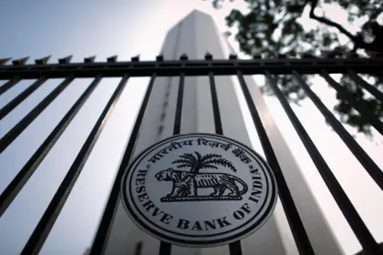 India Central Bank Holds Interest Rate at 5.25% Amid Trade Deal Optimism
